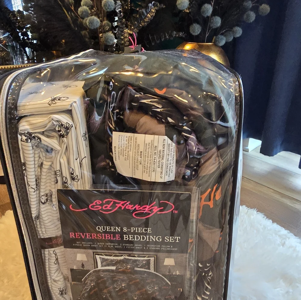 Ed Hardy Queen reversible 8piece Bedding set new